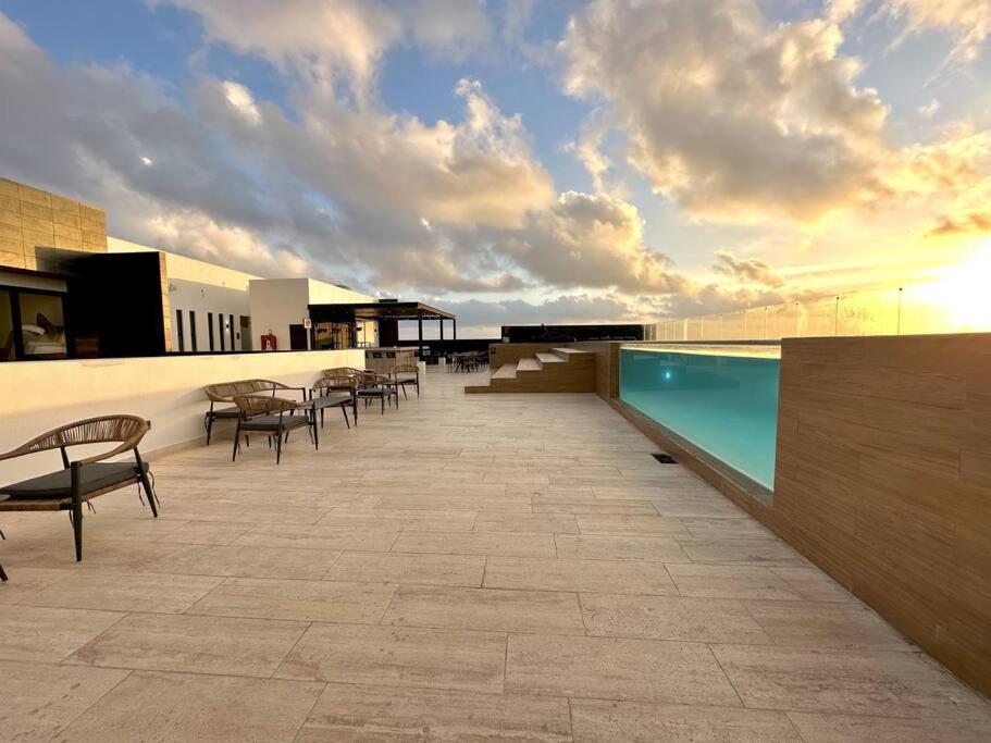 New Pool View Cozy / Jacuzzi, Gym & Pool Apartment *